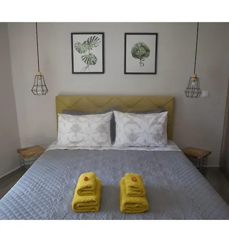 Peacock Studio Apartment *